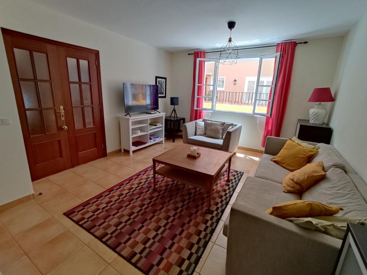 Cheerful 3 Bedroom Town House With Garage 特格斯特 外观 照片